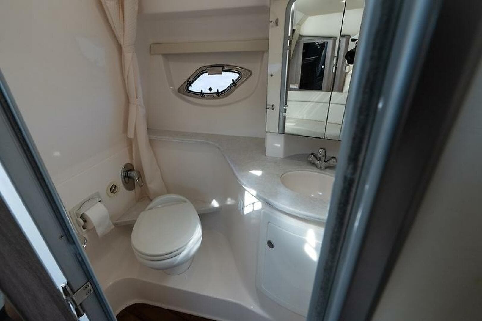 2019 Regal 35 Sport Coupe — photo 23