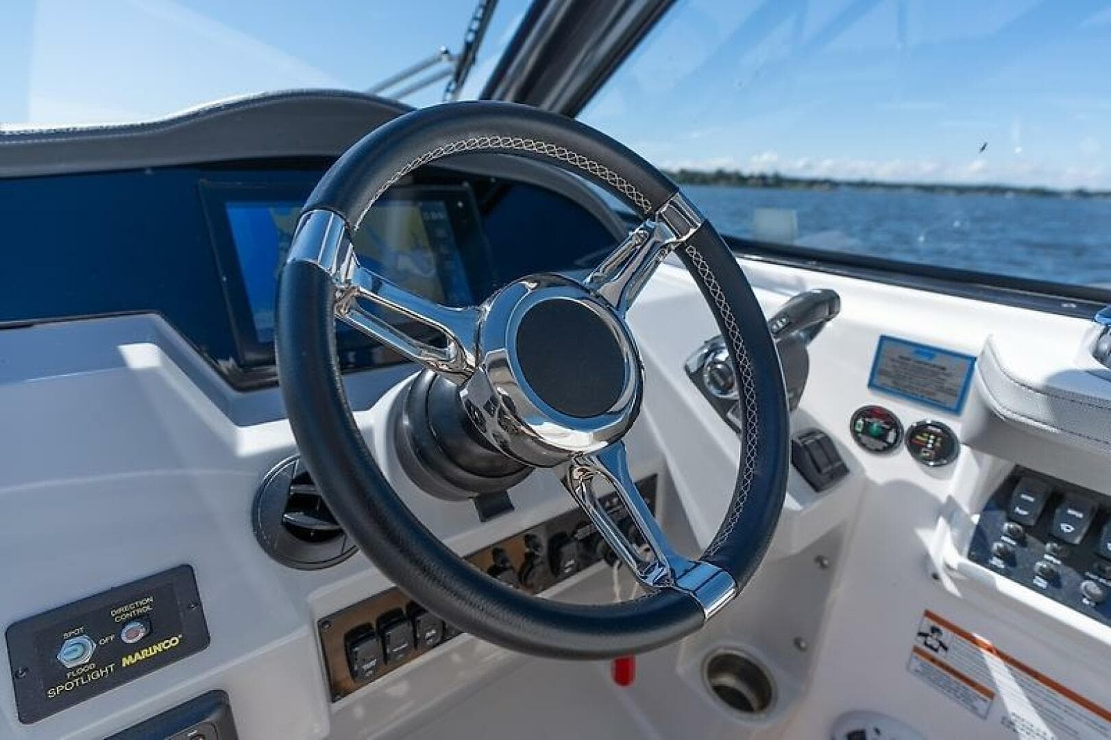 2019 Regal 35 Sport Coupe — photo 7