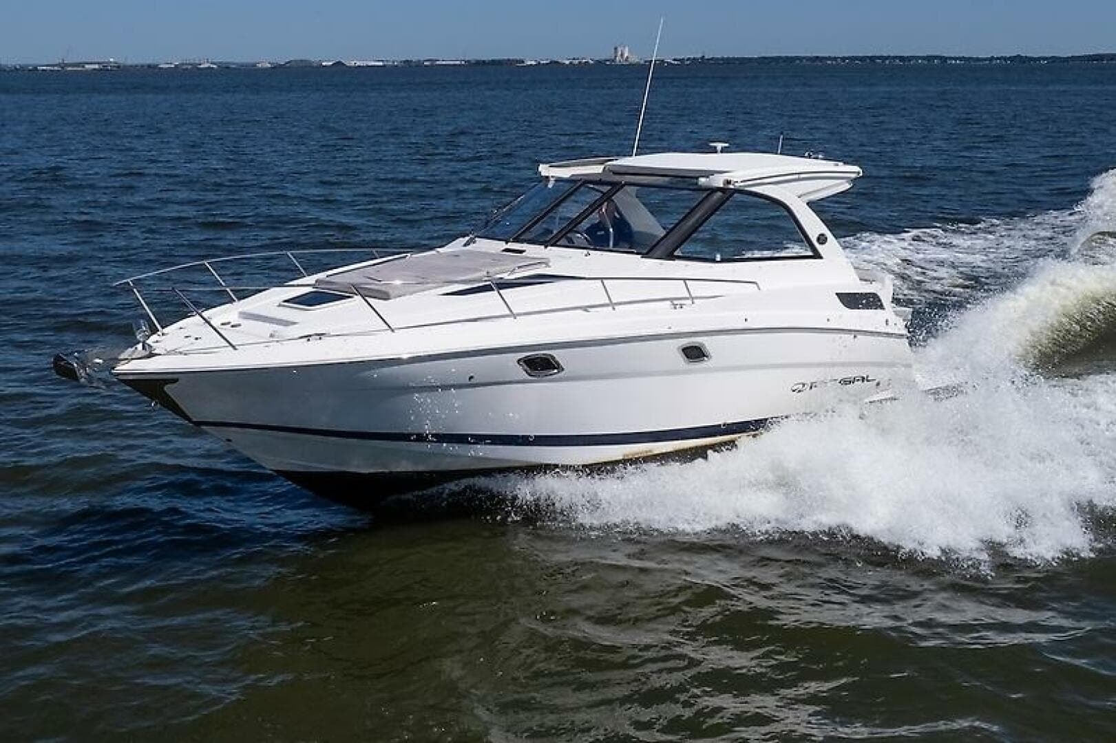 2019 Regal 35 Sport Coupe — photo 2