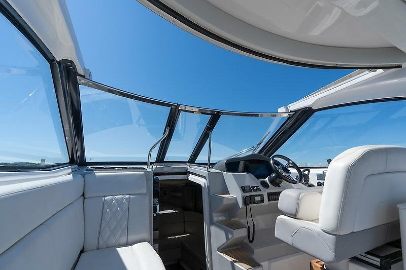 2019 Regal 35 Sport Coupe — photo 12