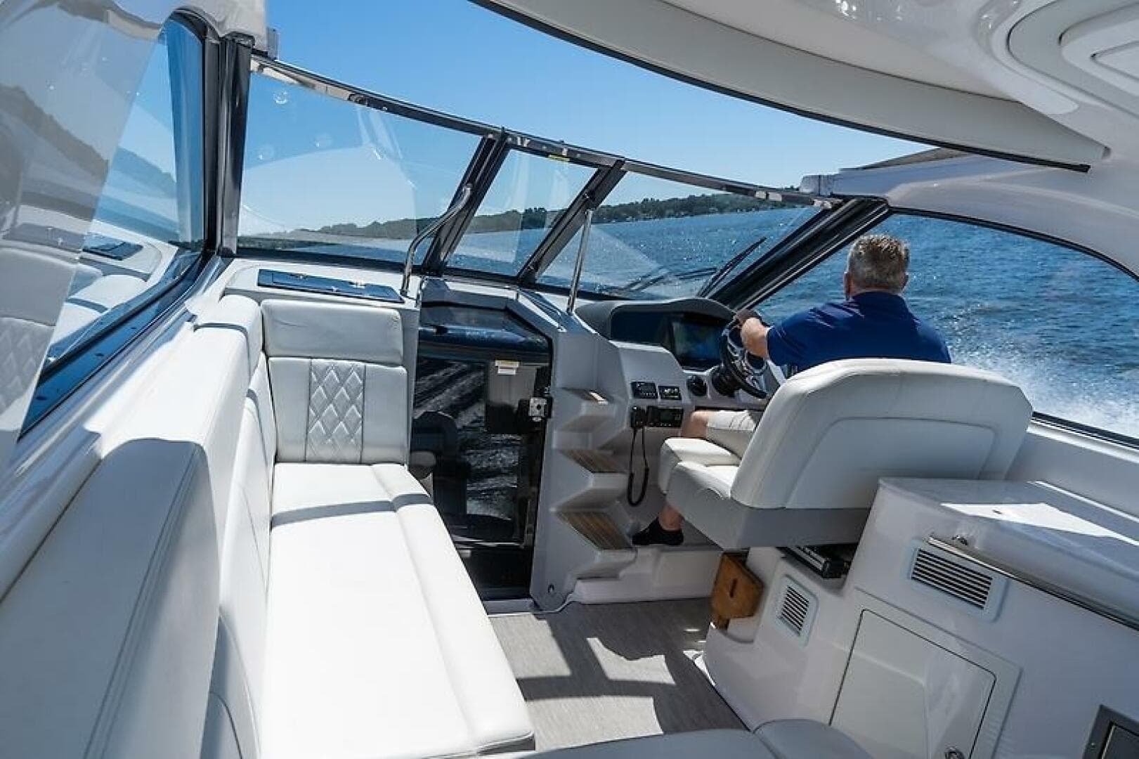 2019 Regal 35 Sport Coupe — photo 8