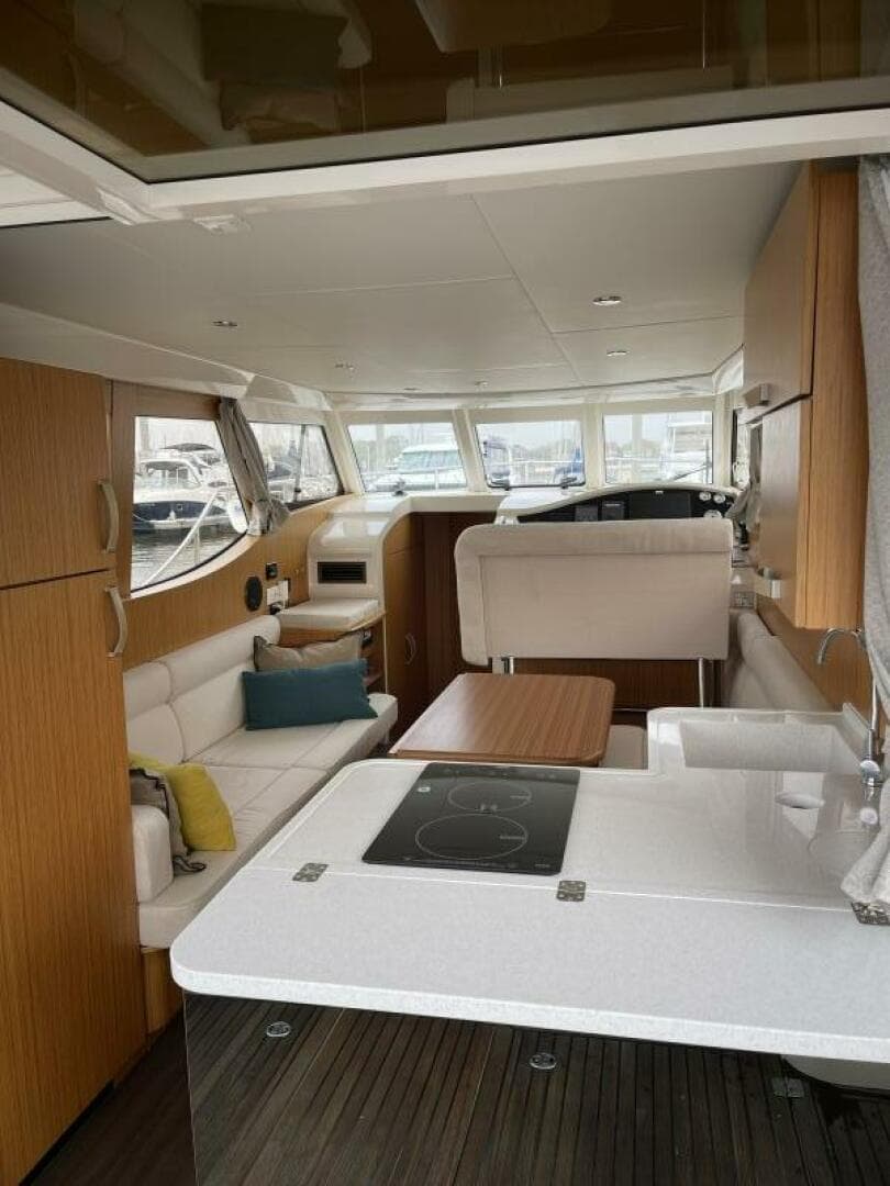 2019 Greenline 33 Hybrid — photo 3