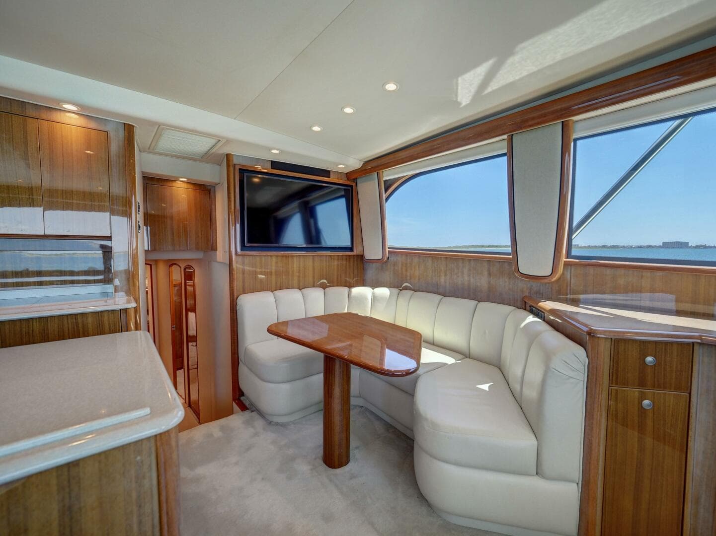 2007 Viking 48 Convertible — photo 23