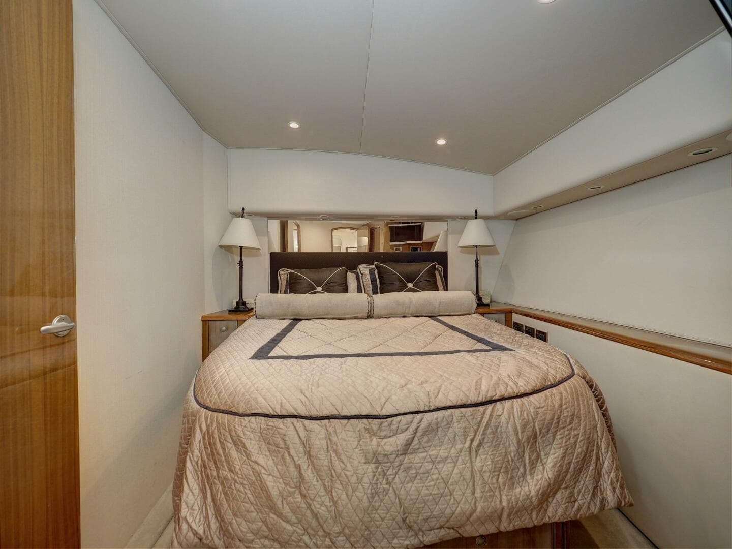 2007 Viking 48 Convertible — photo 10