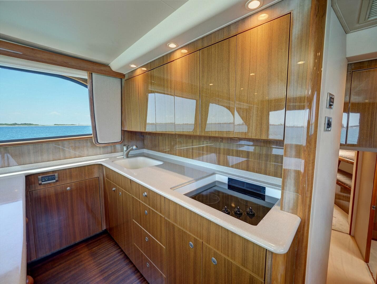 2007 Viking 48 Convertible — photo 17