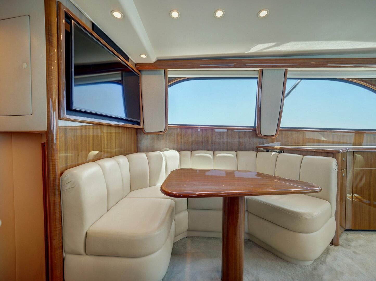 2007 Viking 48 Convertible — photo 21