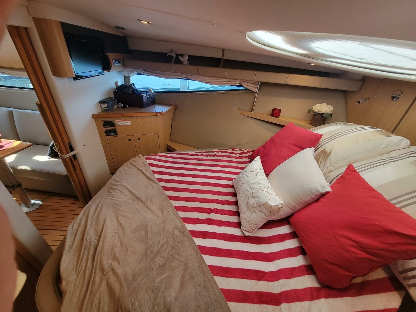 2012 Four Winns V435 — photo 40