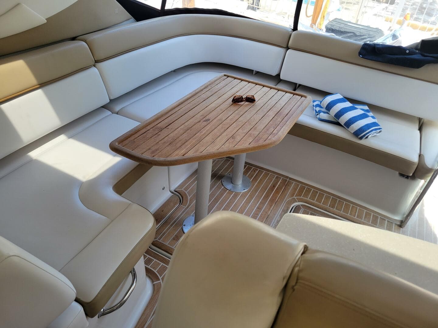 2012 Four Winns V435 — photo 24