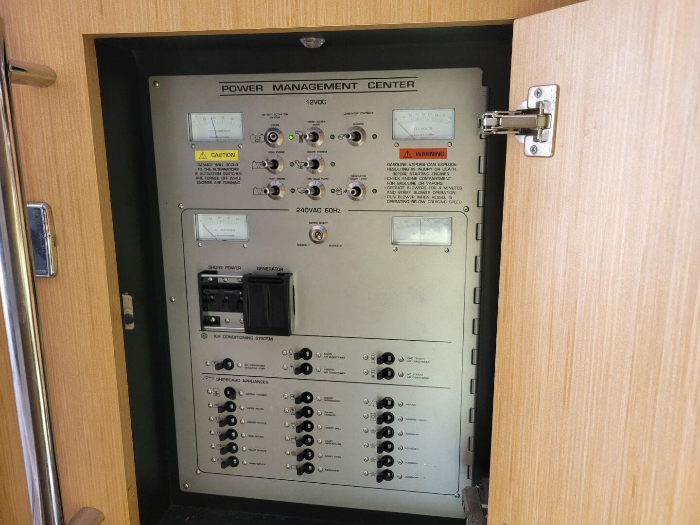 2012 Four Winns V435 — photo 35