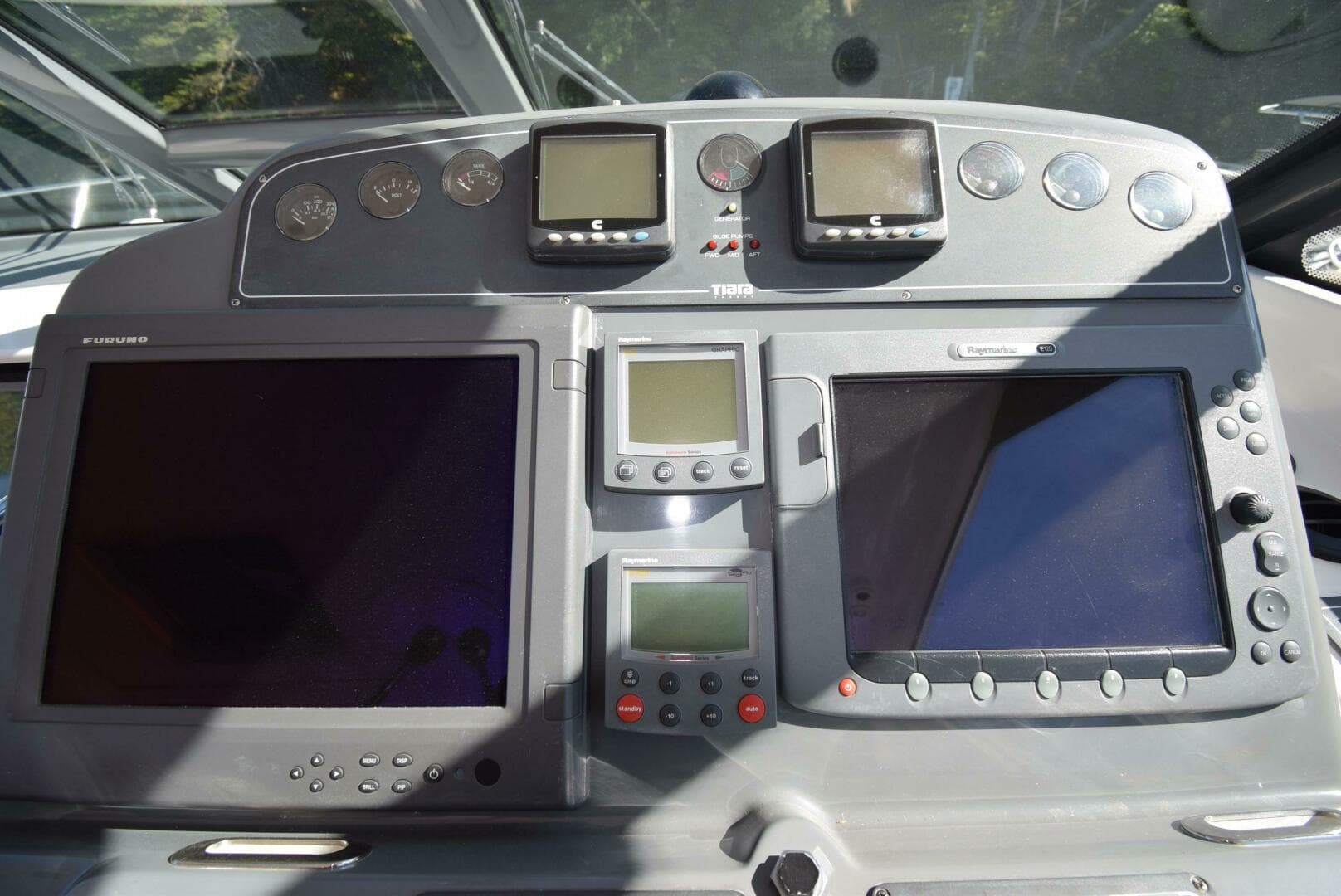 2004 Tiara Yachts 3600 Sovran — photo 21