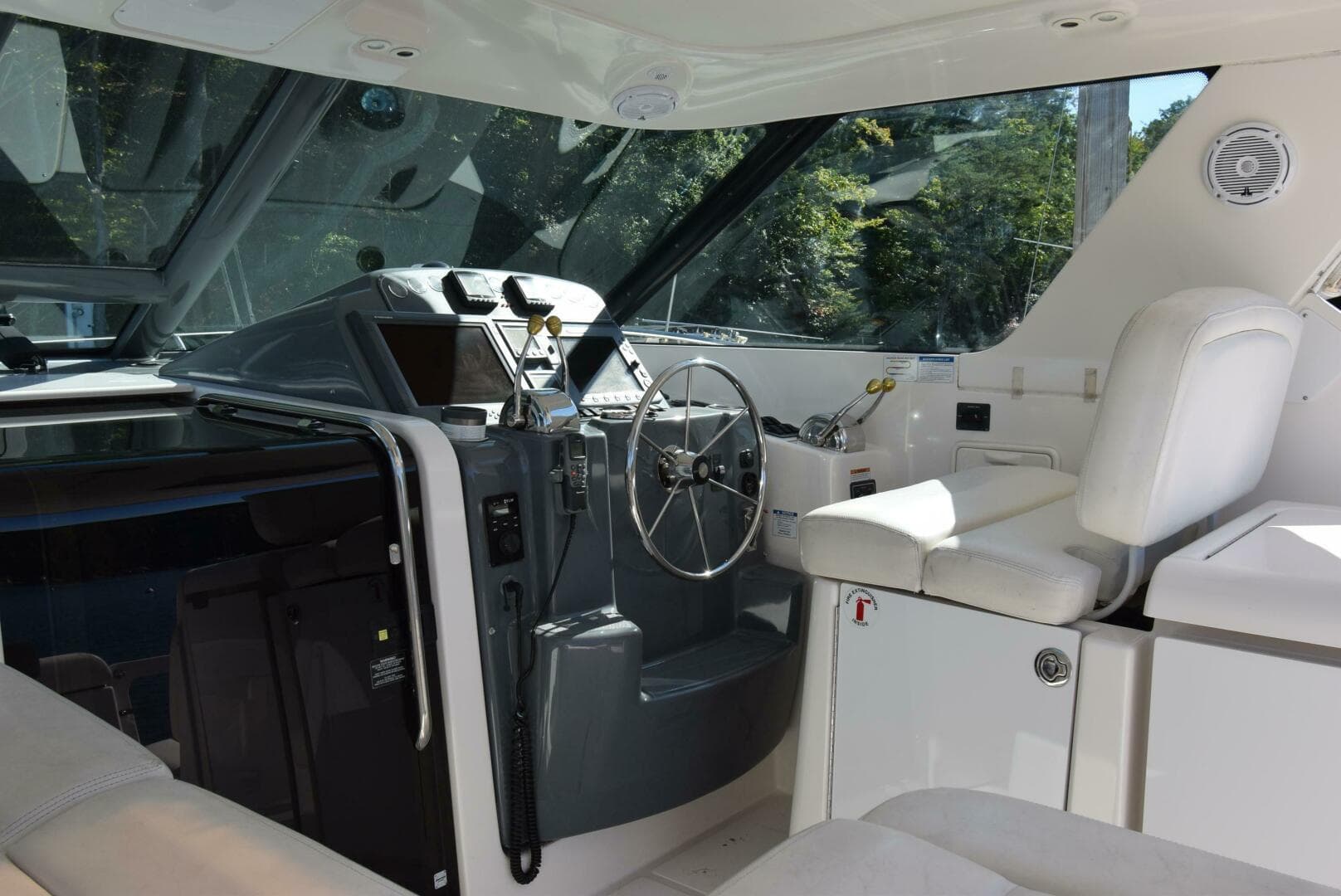 2004 Tiara Yachts 3600 Sovran — photo 15