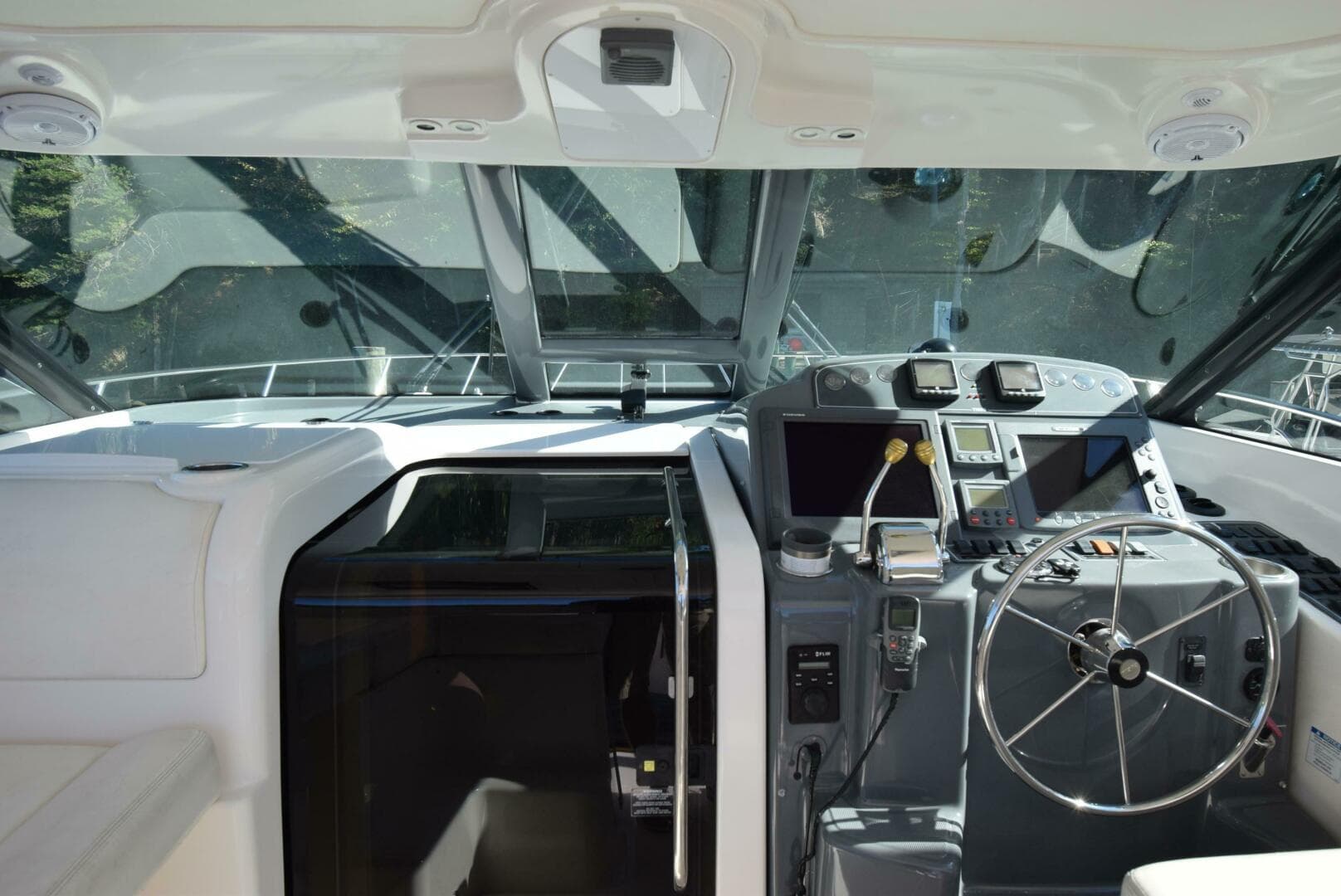 2004 Tiara Yachts 3600 Sovran — photo 16