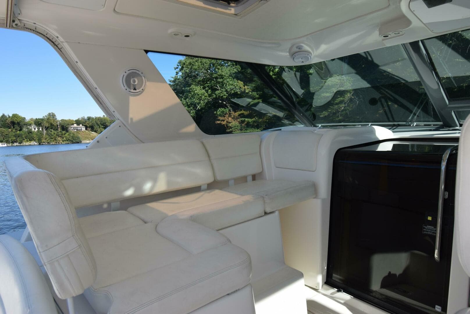 2004 Tiara Yachts 3600 Sovran — photo 13