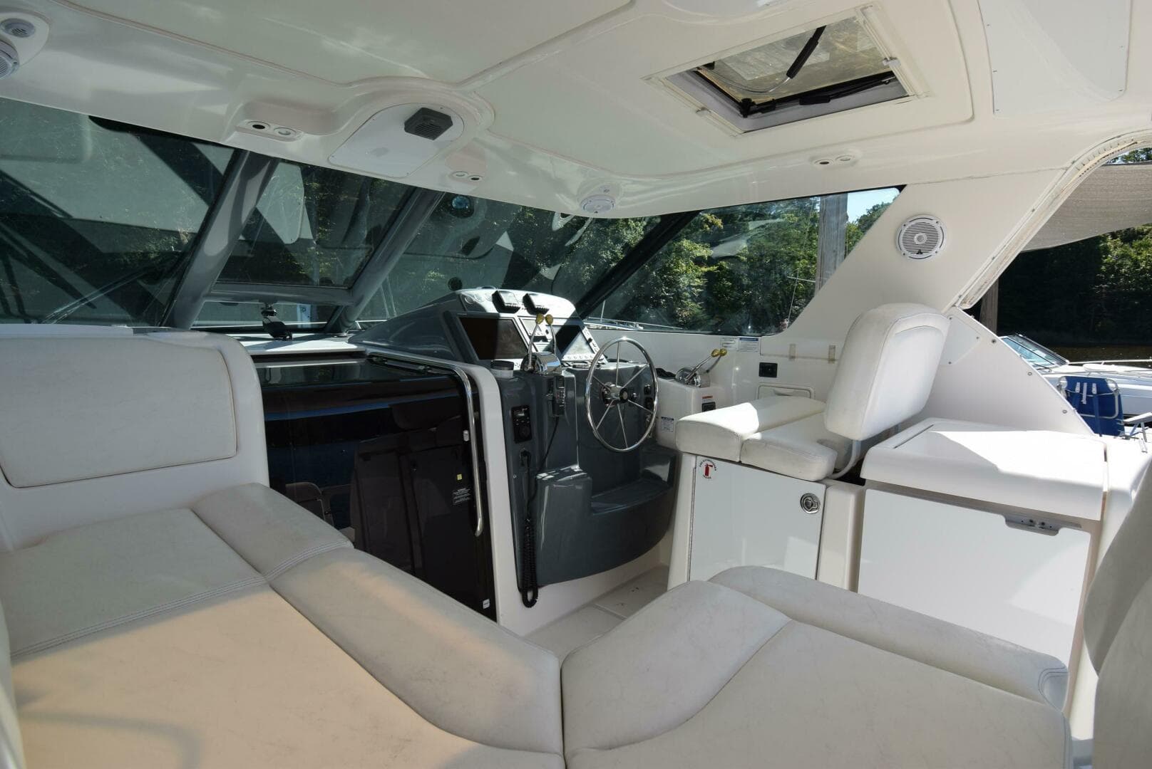 2004 Tiara Yachts 3600 Sovran — photo 14