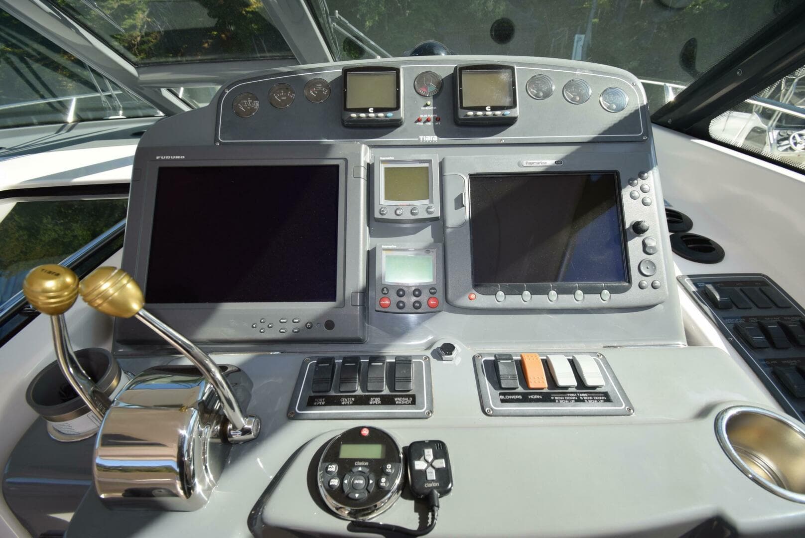 2004 Tiara Yachts 3600 Sovran — photo 20