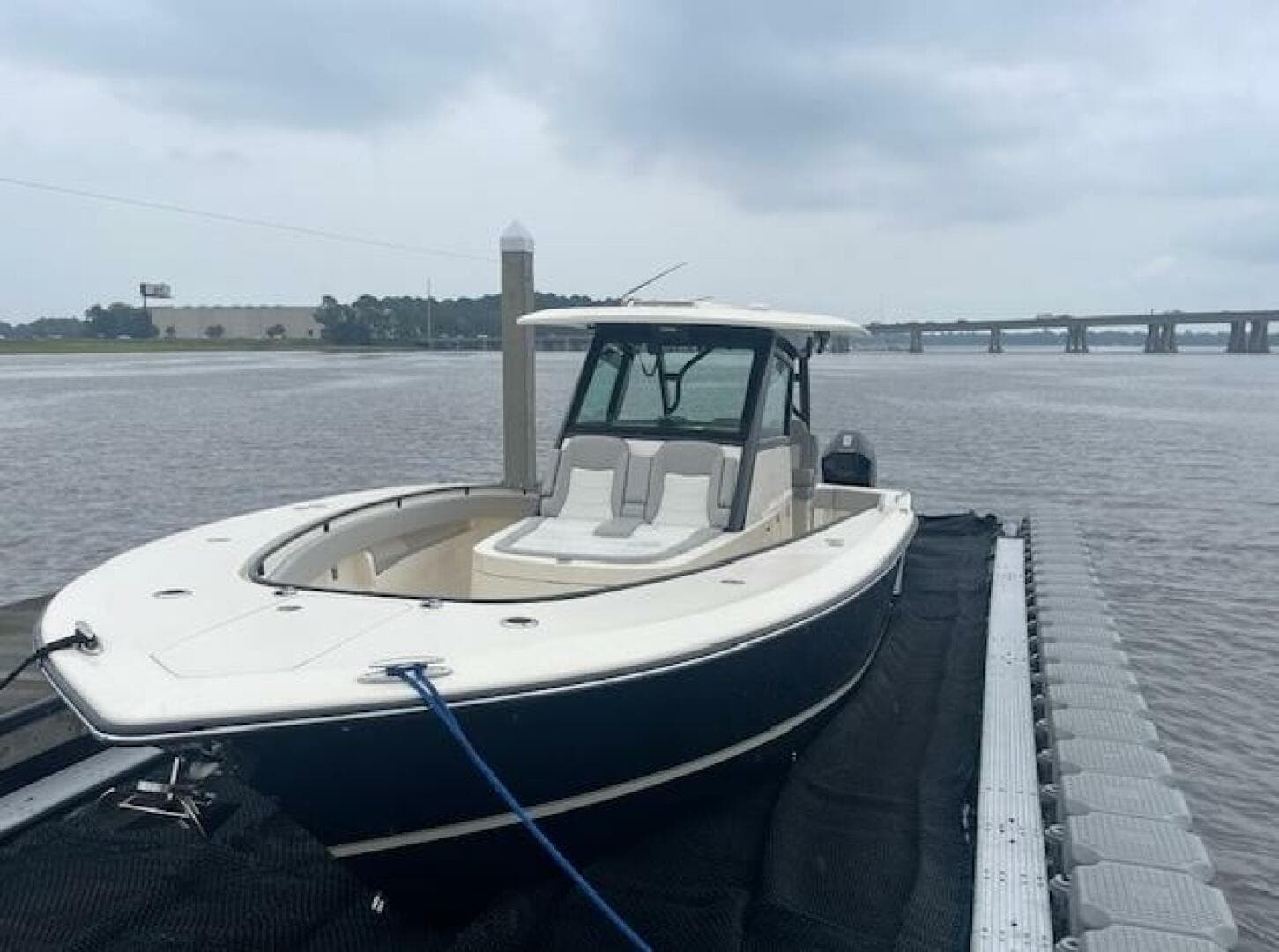 2022 Scout 355 LXF CC — photo 2