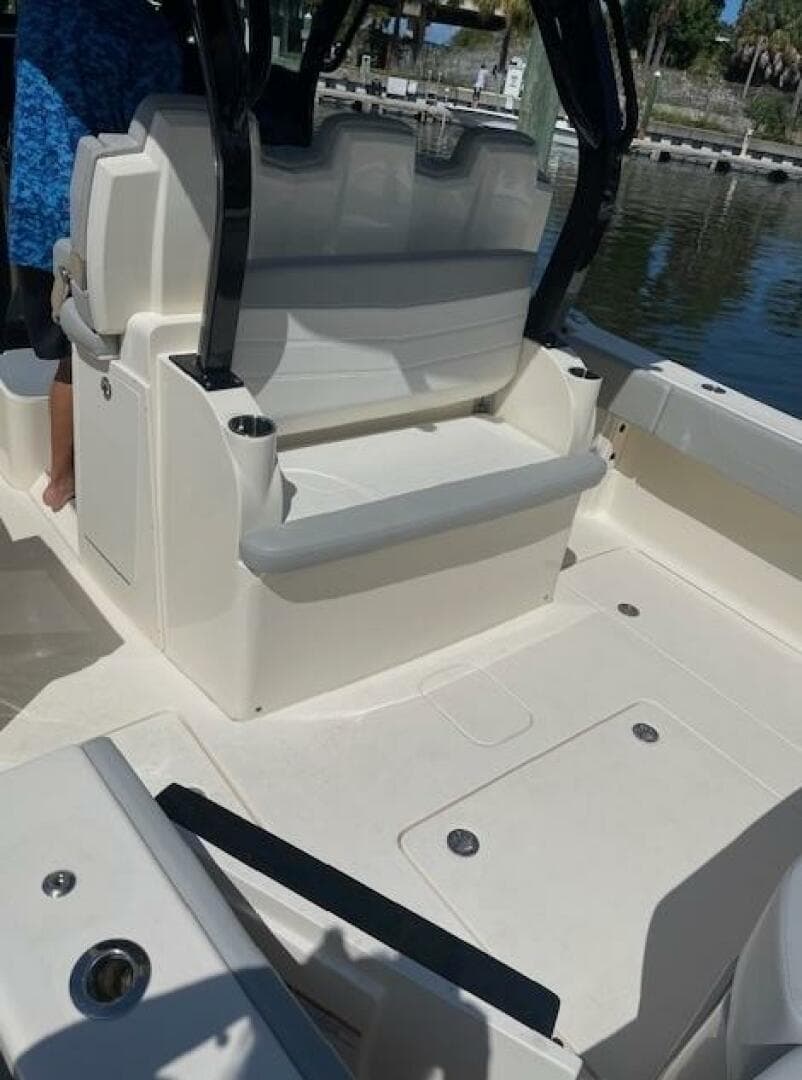 2022 Scout 355 LXF CC — photo 7