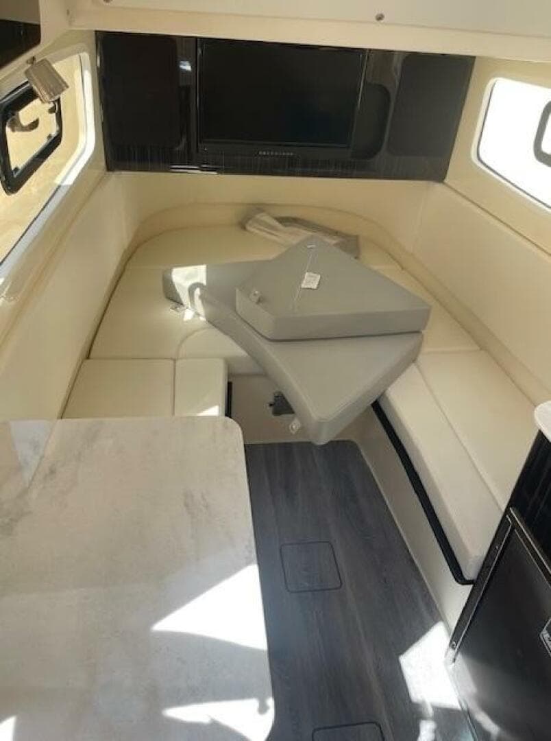 2022 Scout 355 LXF CC — photo 9