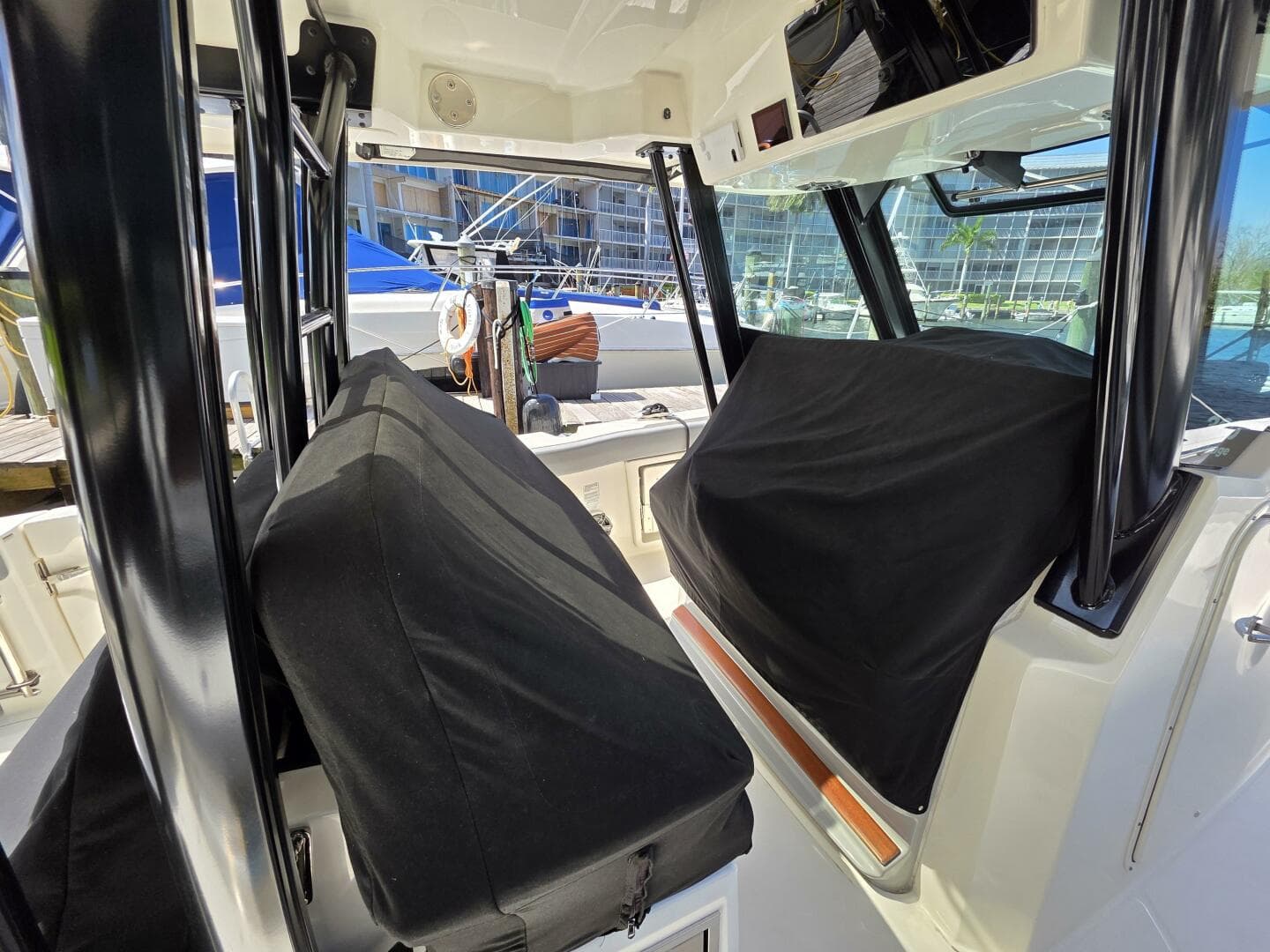 2023 Boston Whaler 360 Outrage — photo 27