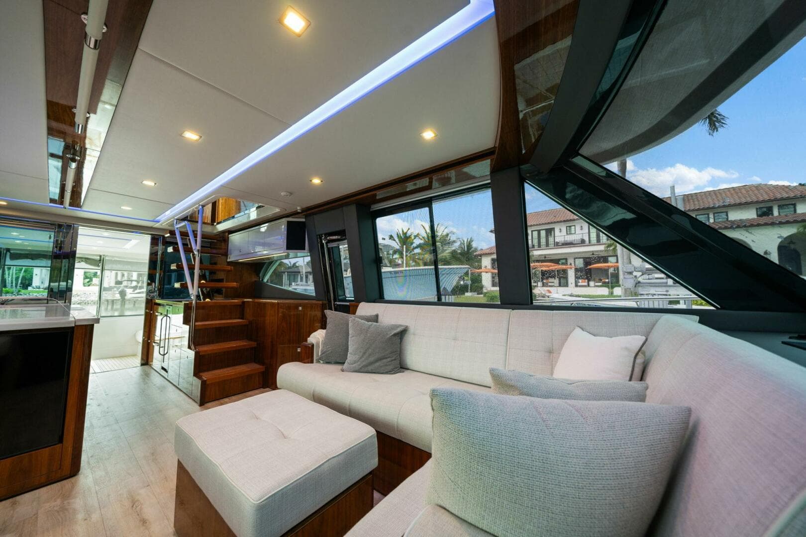 2023 Riviera 64 Sports — photo 22