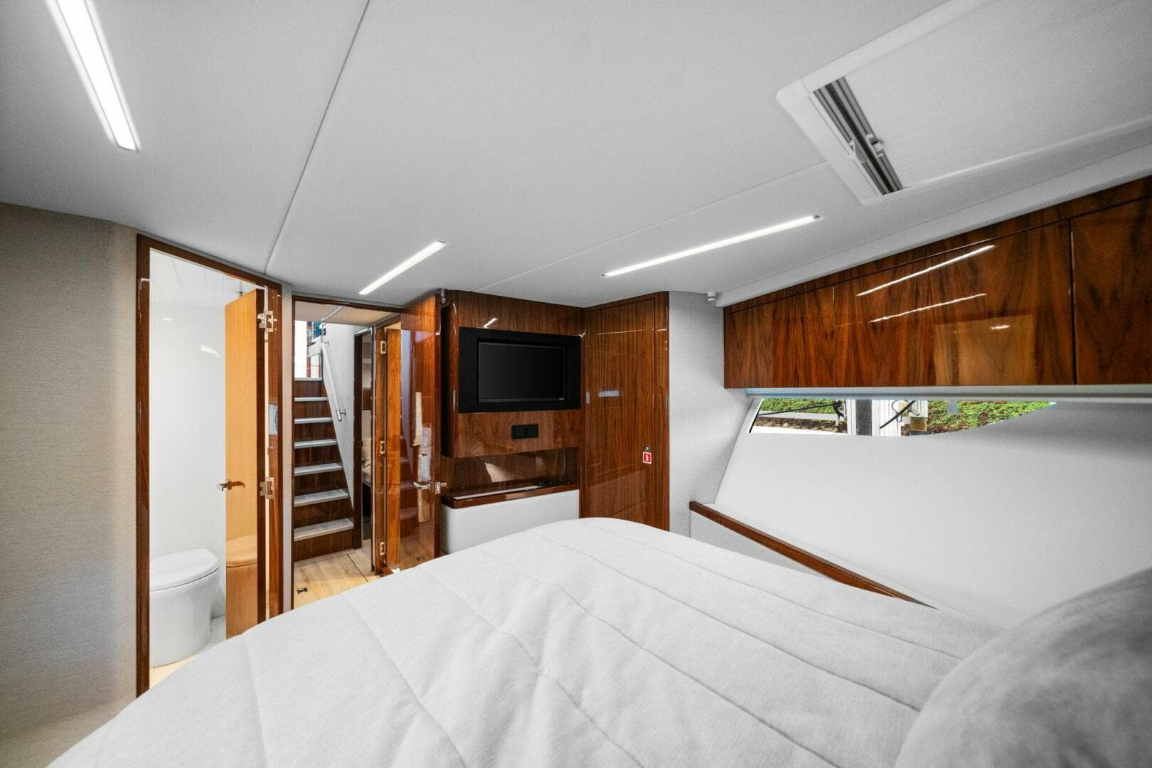 2023 Riviera 64 Sports — photo 49