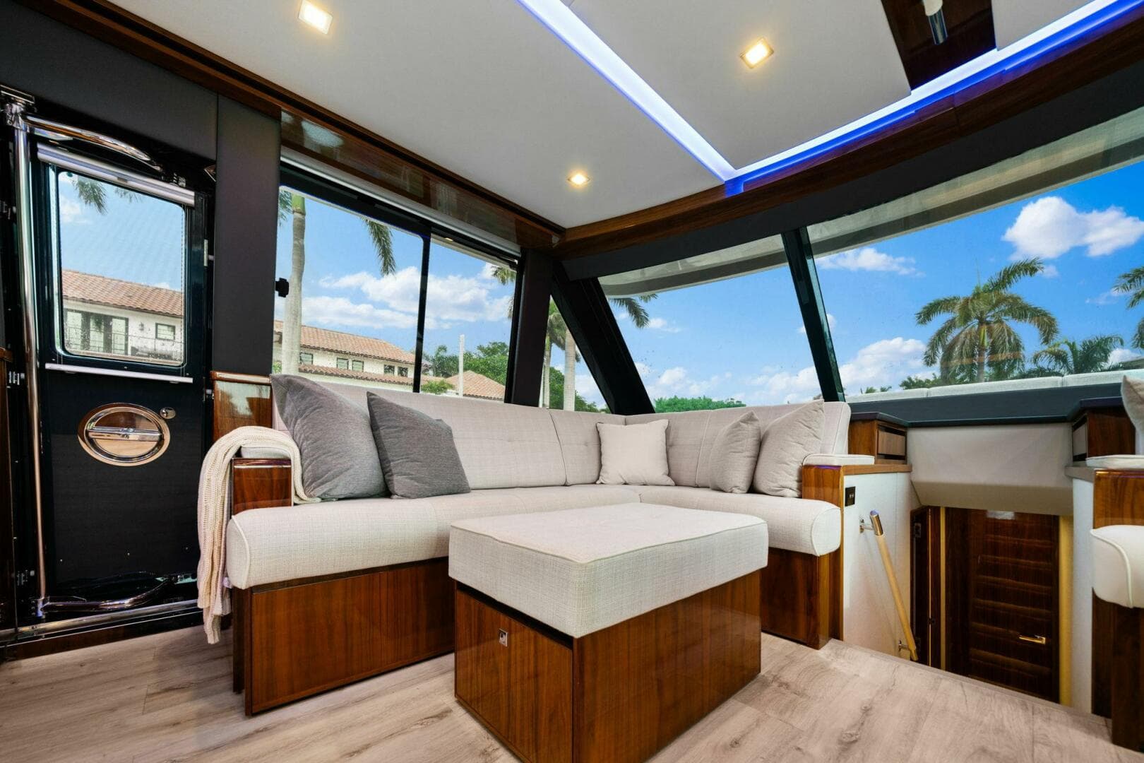 2023 Riviera 64 Sports — photo 41