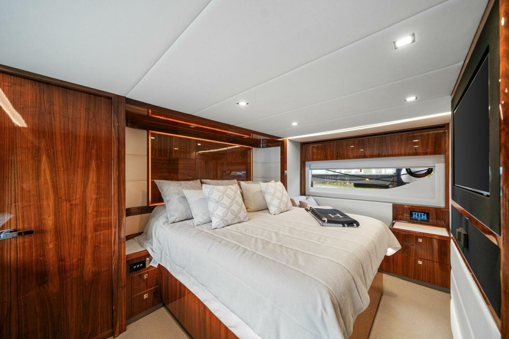 2023 Riviera 64 Sports — photo 50