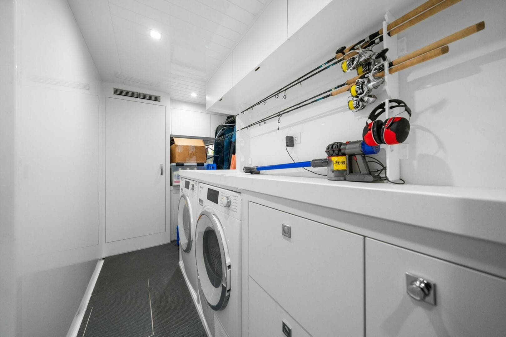 2023 Riviera 64 Sports — photo 62