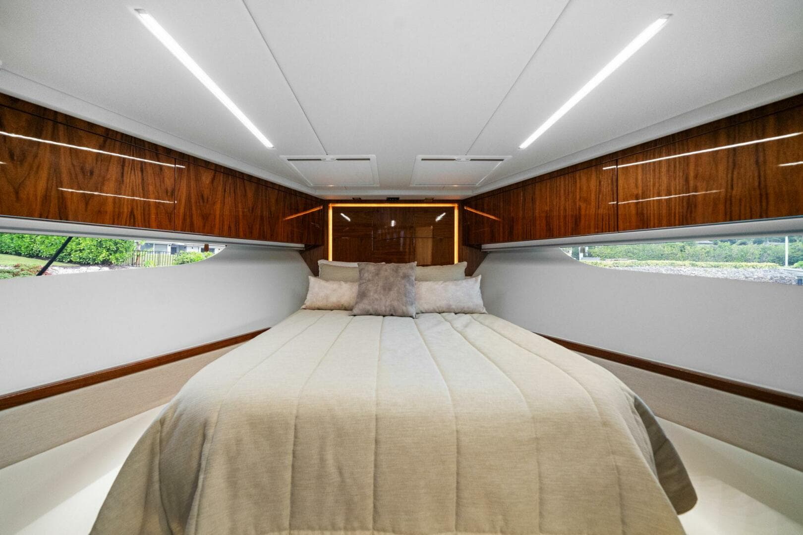 2023 Riviera 64 Sports — photo 59