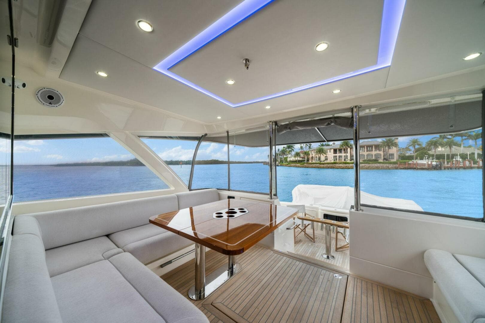 2023 Riviera 64 Sports — photo 18