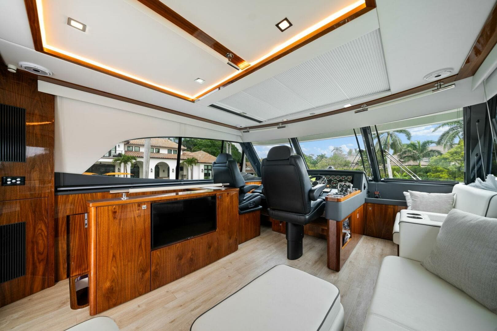 2023 Riviera 64 Sports — photo 38