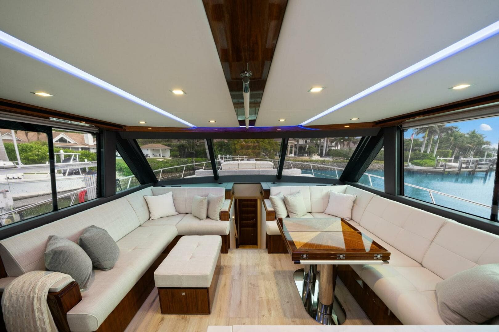 2023 Riviera 64 Sports — photo 20