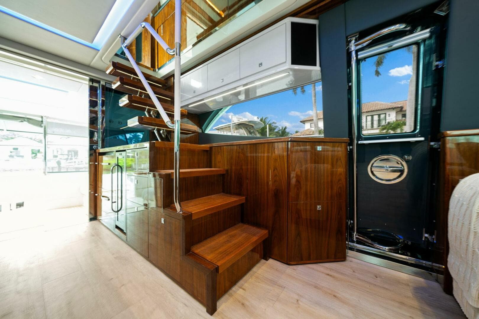 2023 Riviera 64 Sports — photo 29