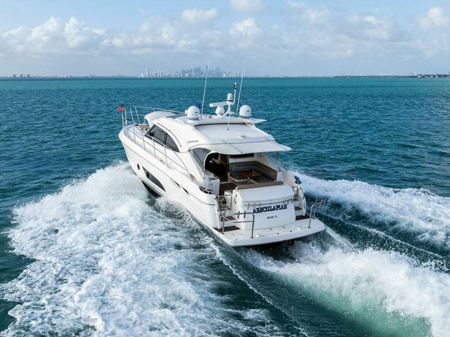 2018 Riviera 4800 Sport Yacht — photo 4