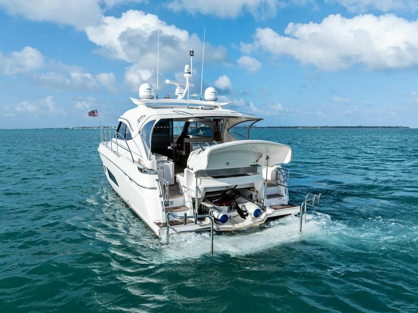 2018 Riviera 4800 Sport Yacht — photo 6