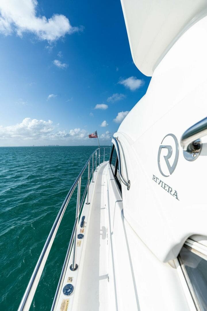2018 Riviera 4800 Sport Yacht — photo 33