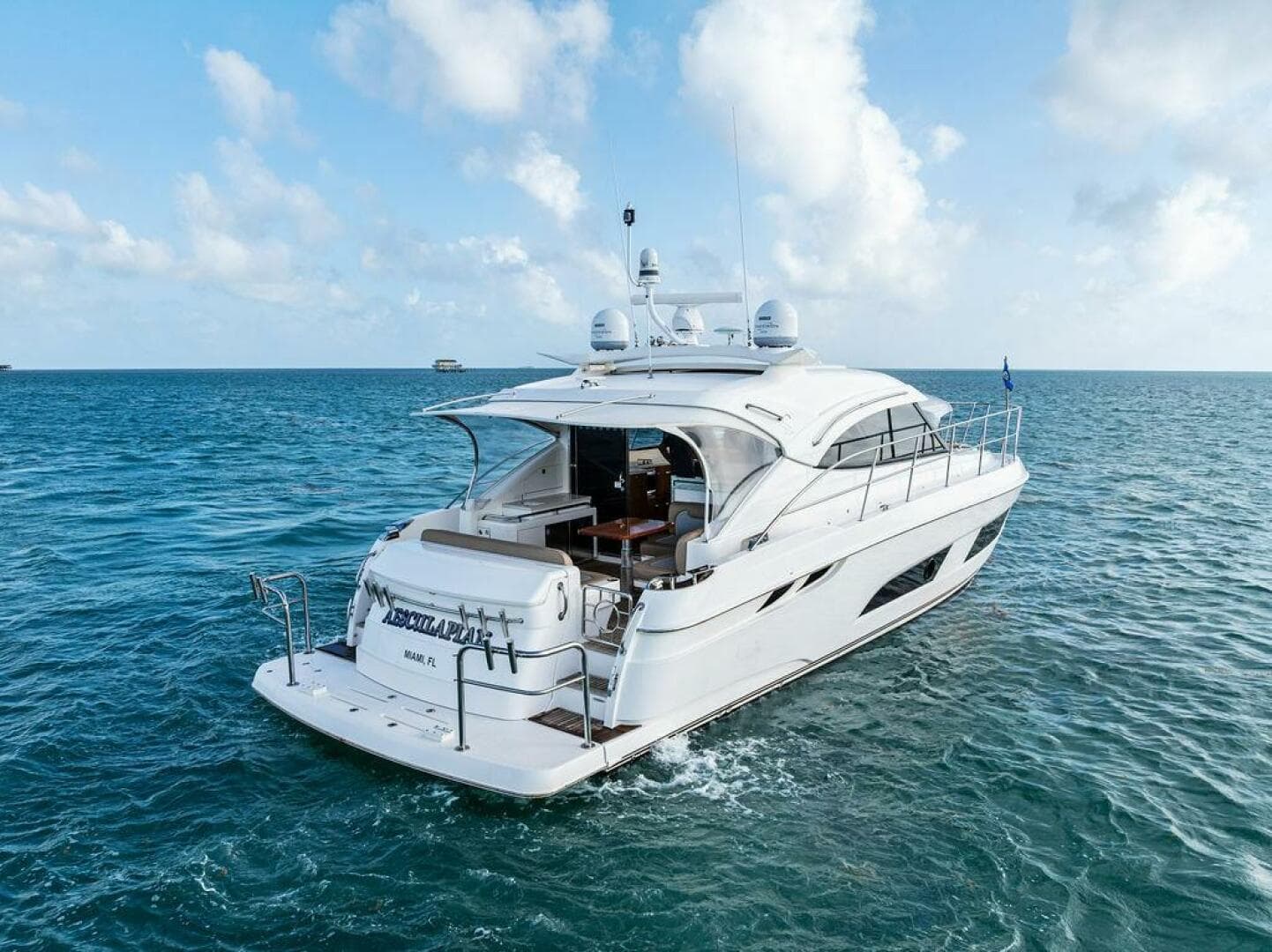 2018 Riviera 4800 Sport Yacht — photo 3