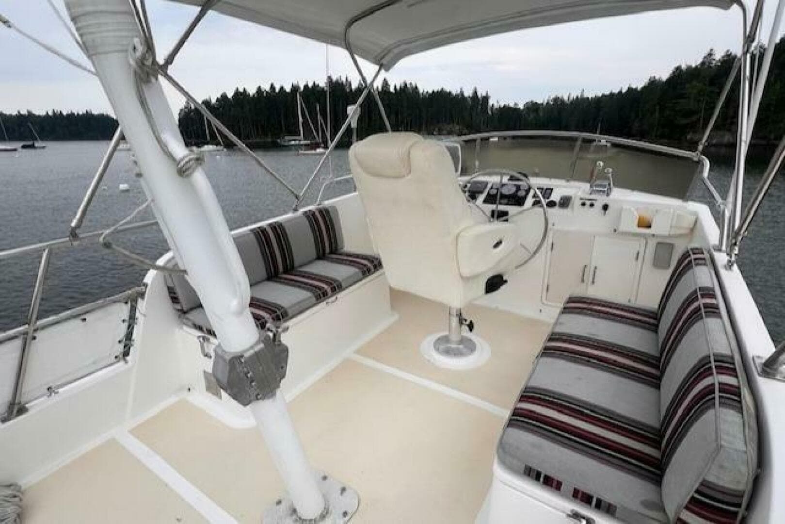 2001 Island Gypsy Euro Sedan Trawler — photo 17