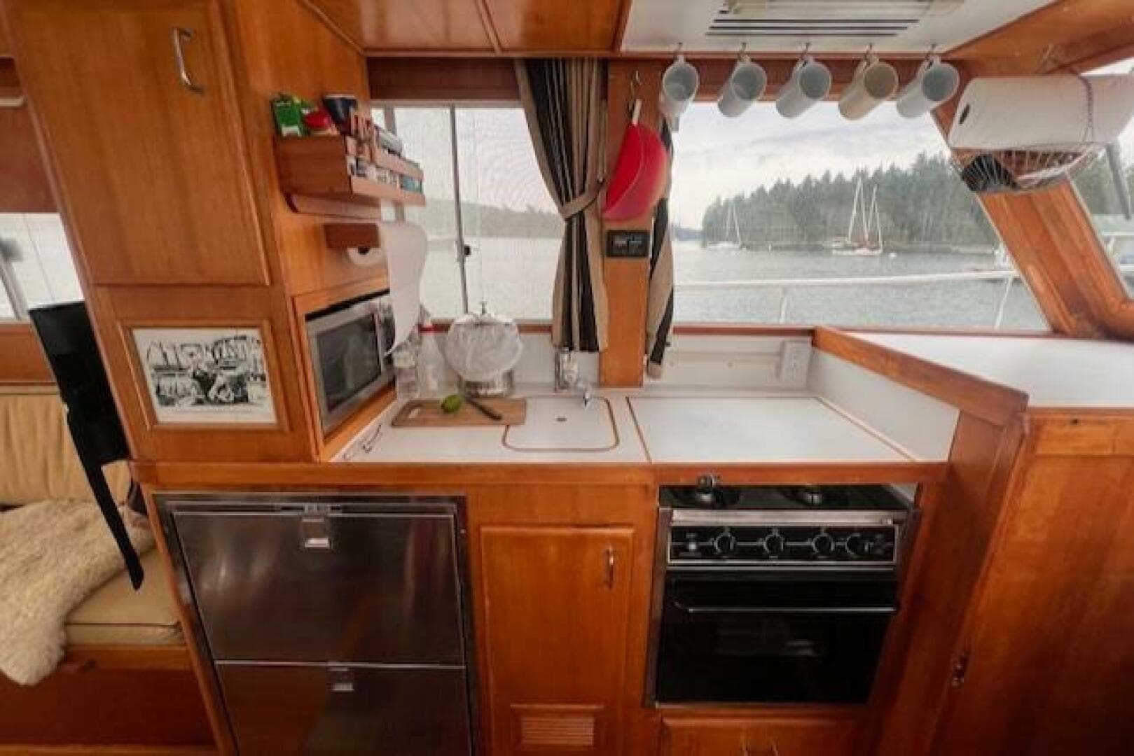 2001 Island Gypsy Euro Sedan Trawler — photo 36