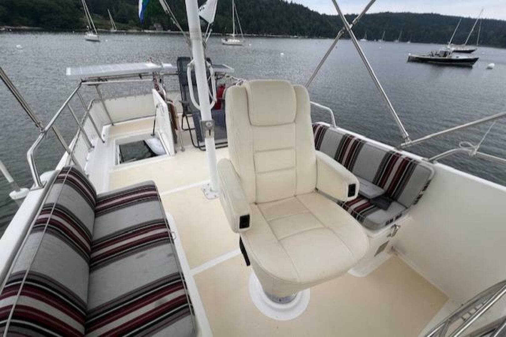 2001 Island Gypsy Euro Sedan Trawler — photo 21