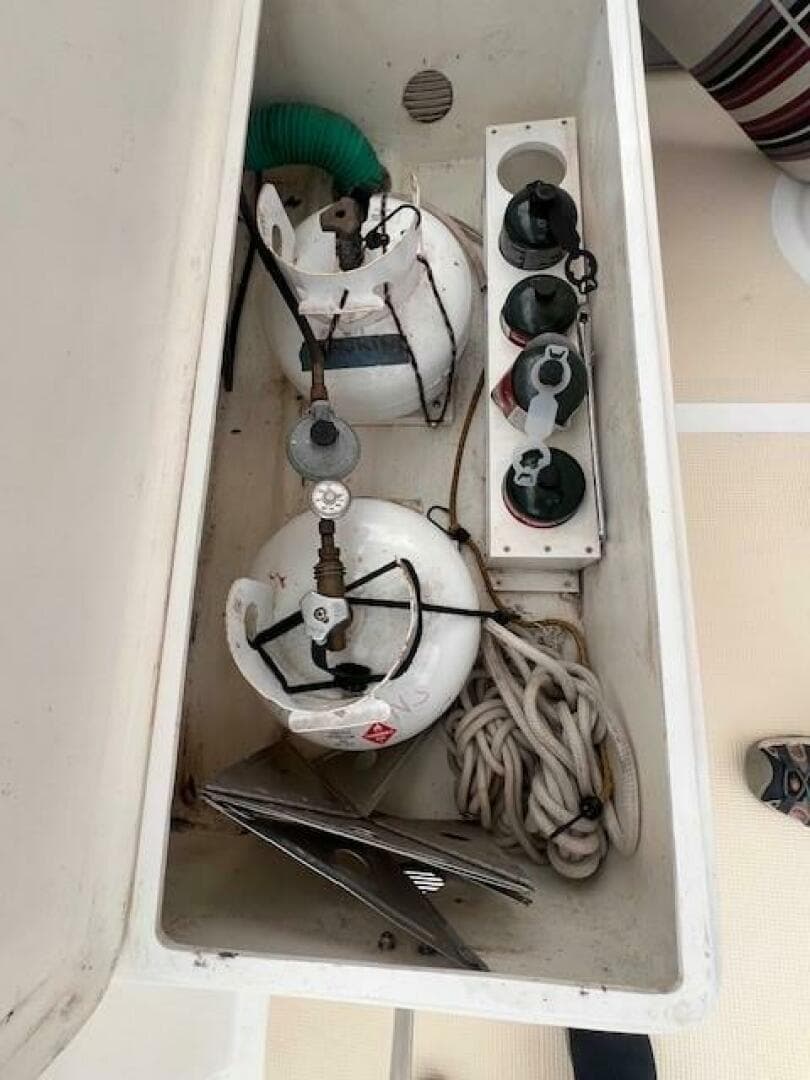 2001 Island Gypsy Euro Sedan Trawler — photo 12