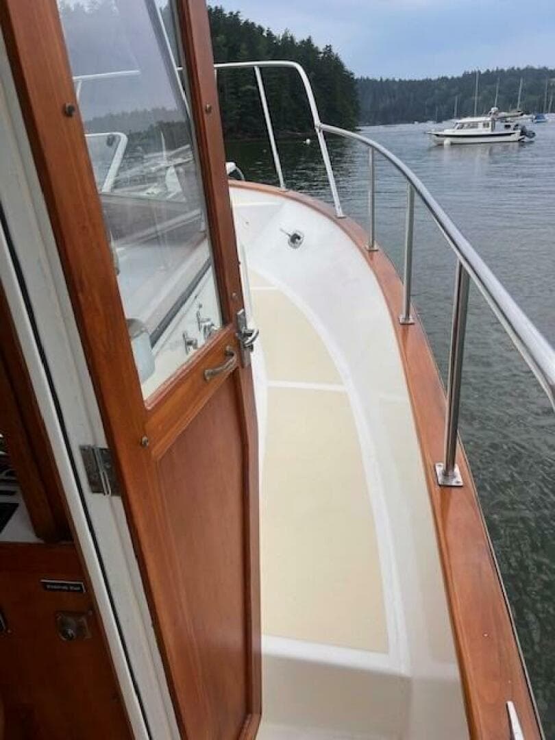 2001 Island Gypsy Euro Sedan Trawler — photo 29