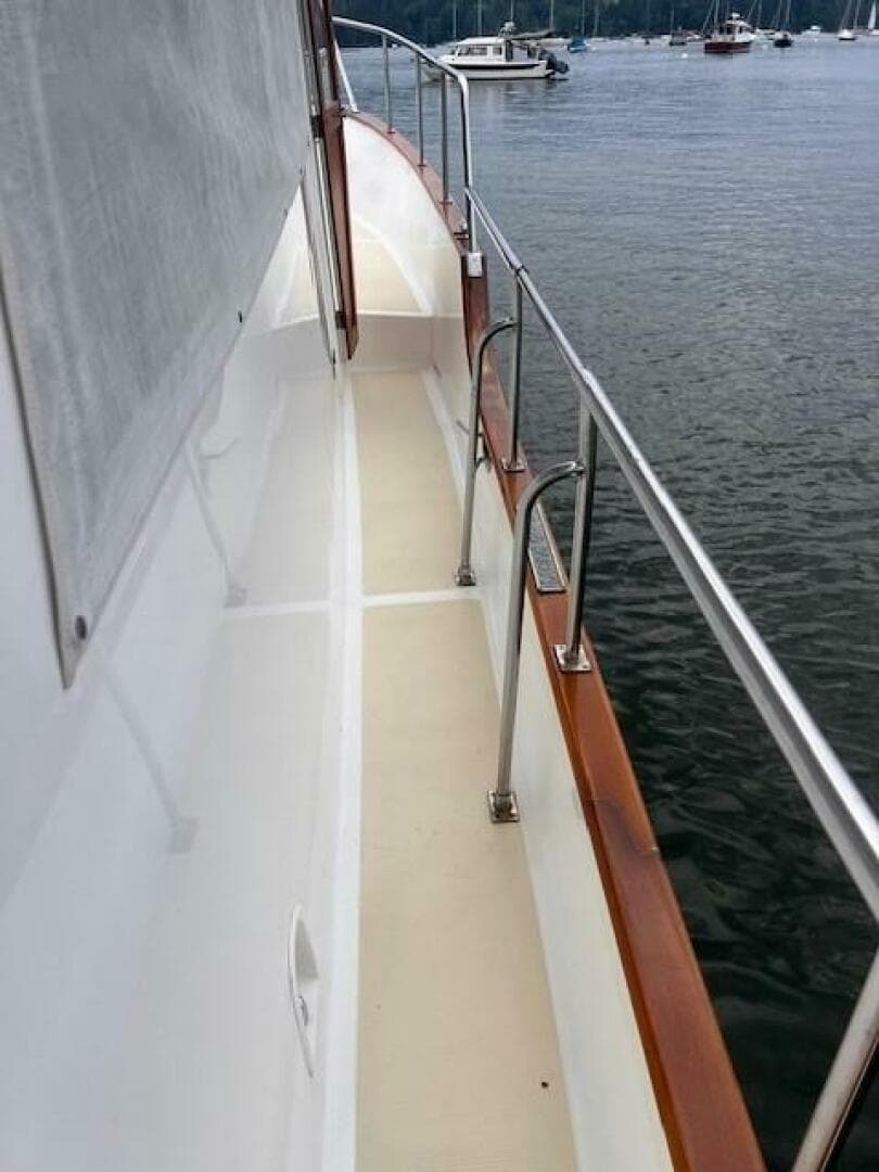 2001 Island Gypsy Euro Sedan Trawler — photo 28