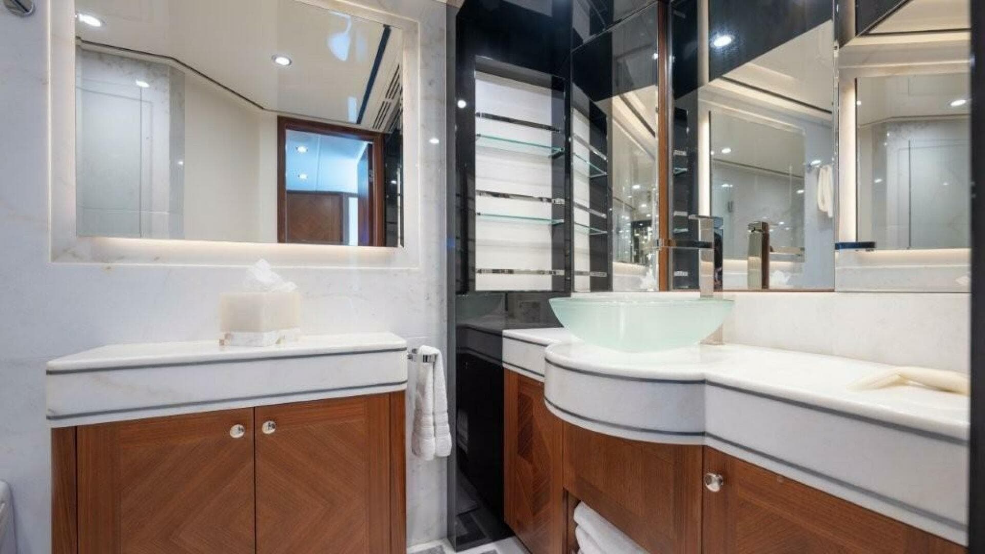 2017 Ocean Alexander — photo 38