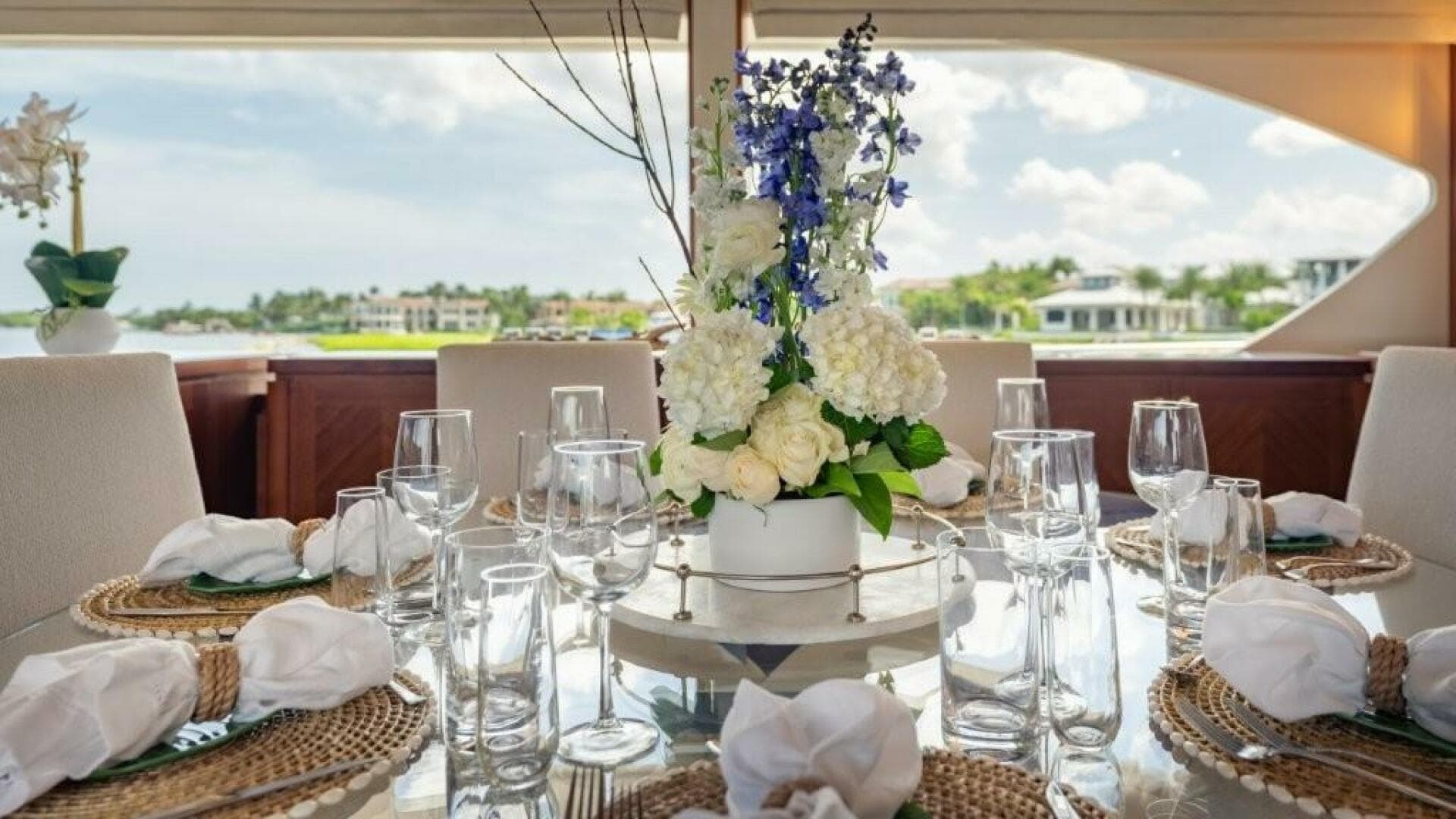 2017 Ocean Alexander — photo 32