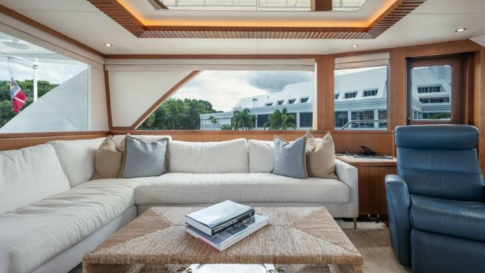 2017 Ocean Alexander — photo 34