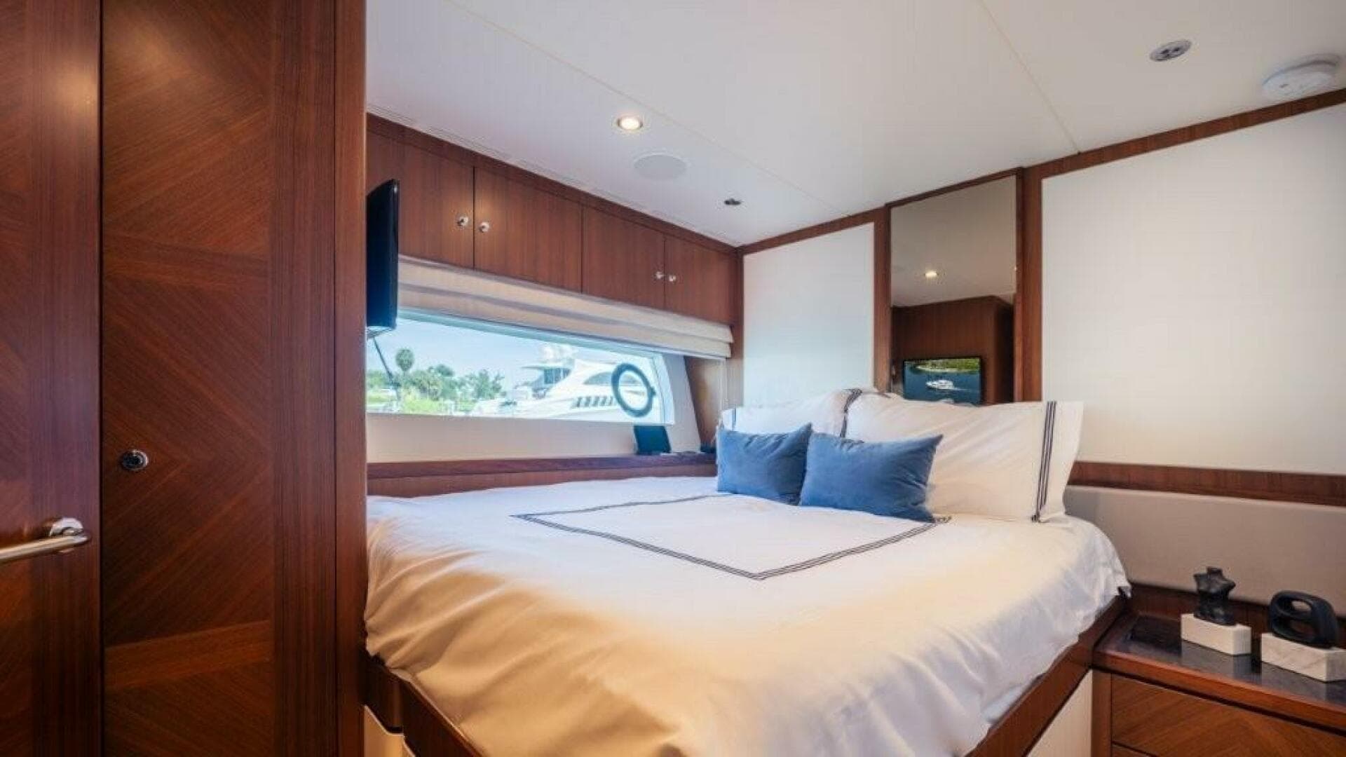 2017 Ocean Alexander — photo 54