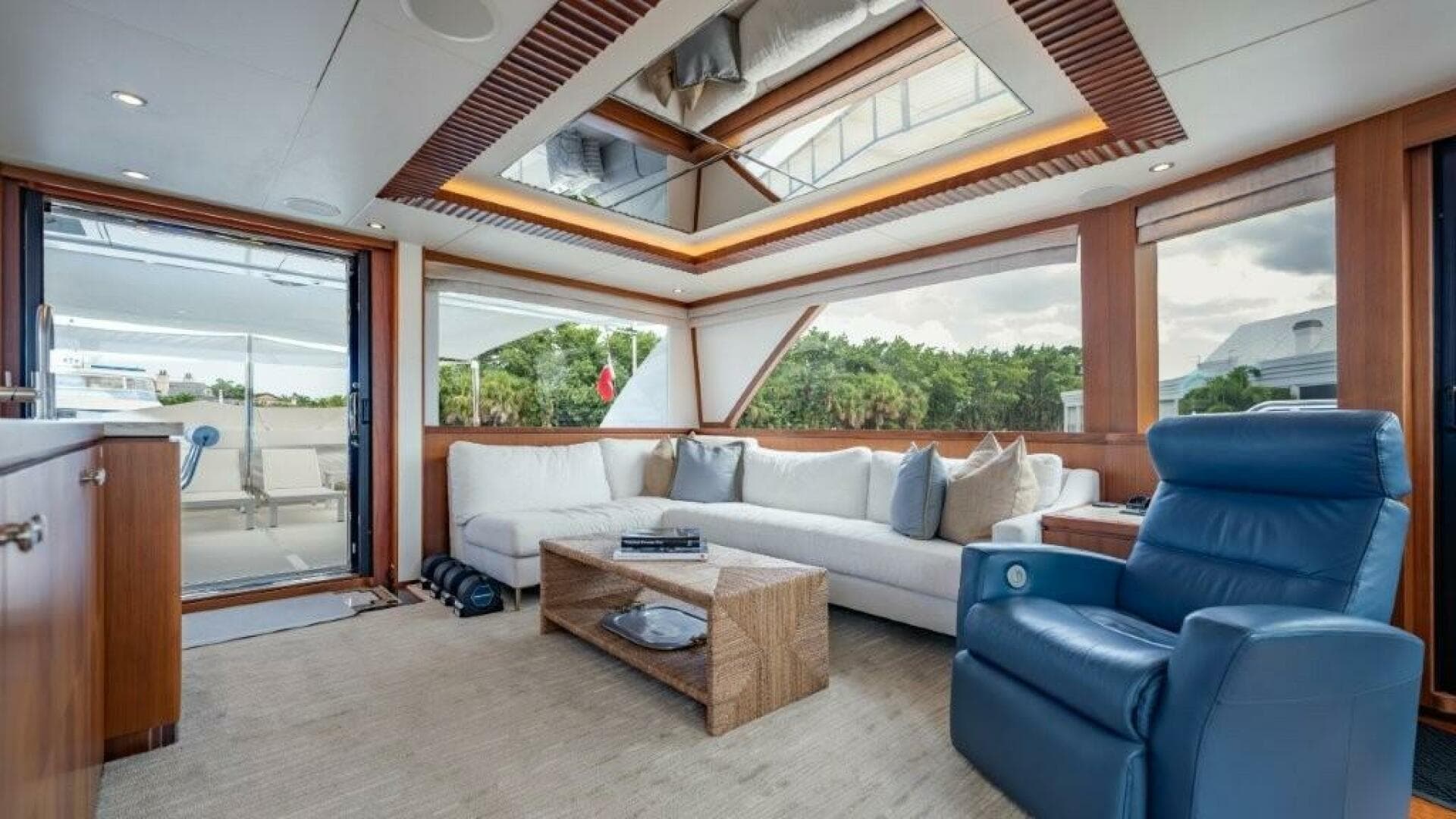 2017 Ocean Alexander — photo 33