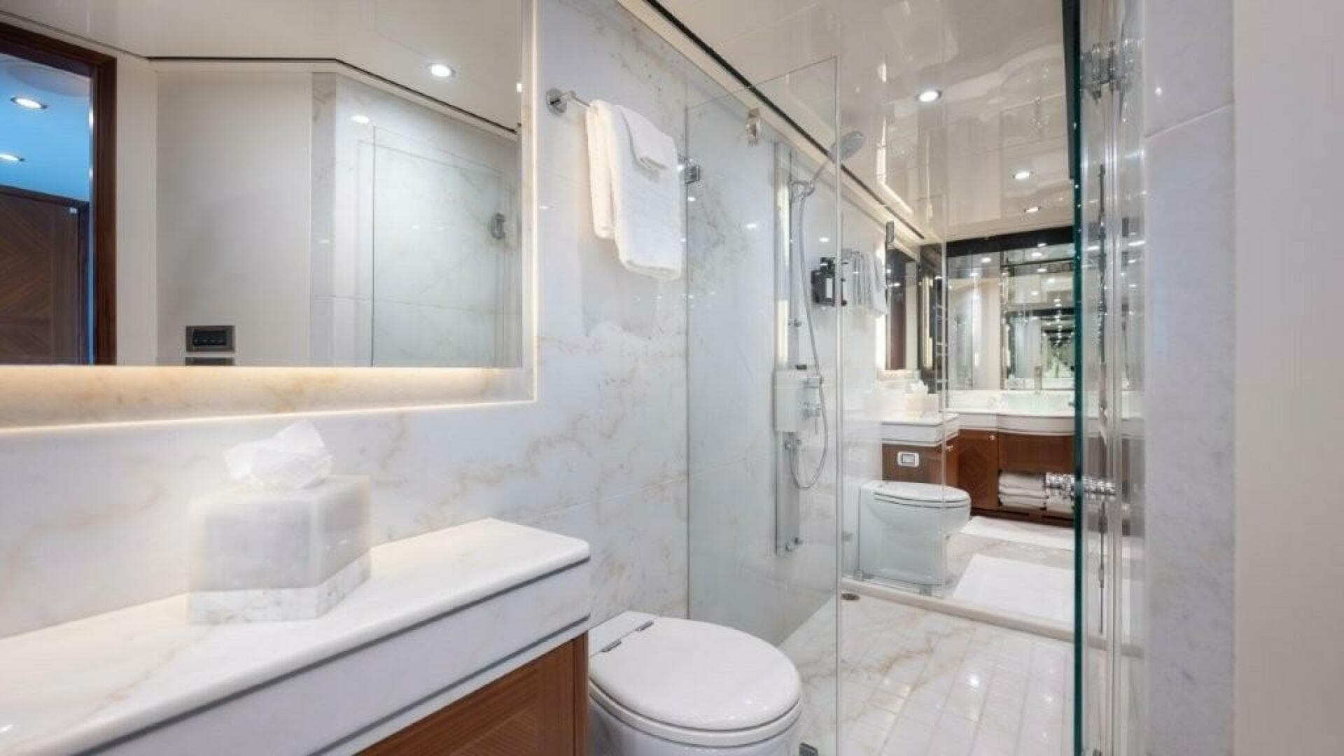 2017 Ocean Alexander — photo 37