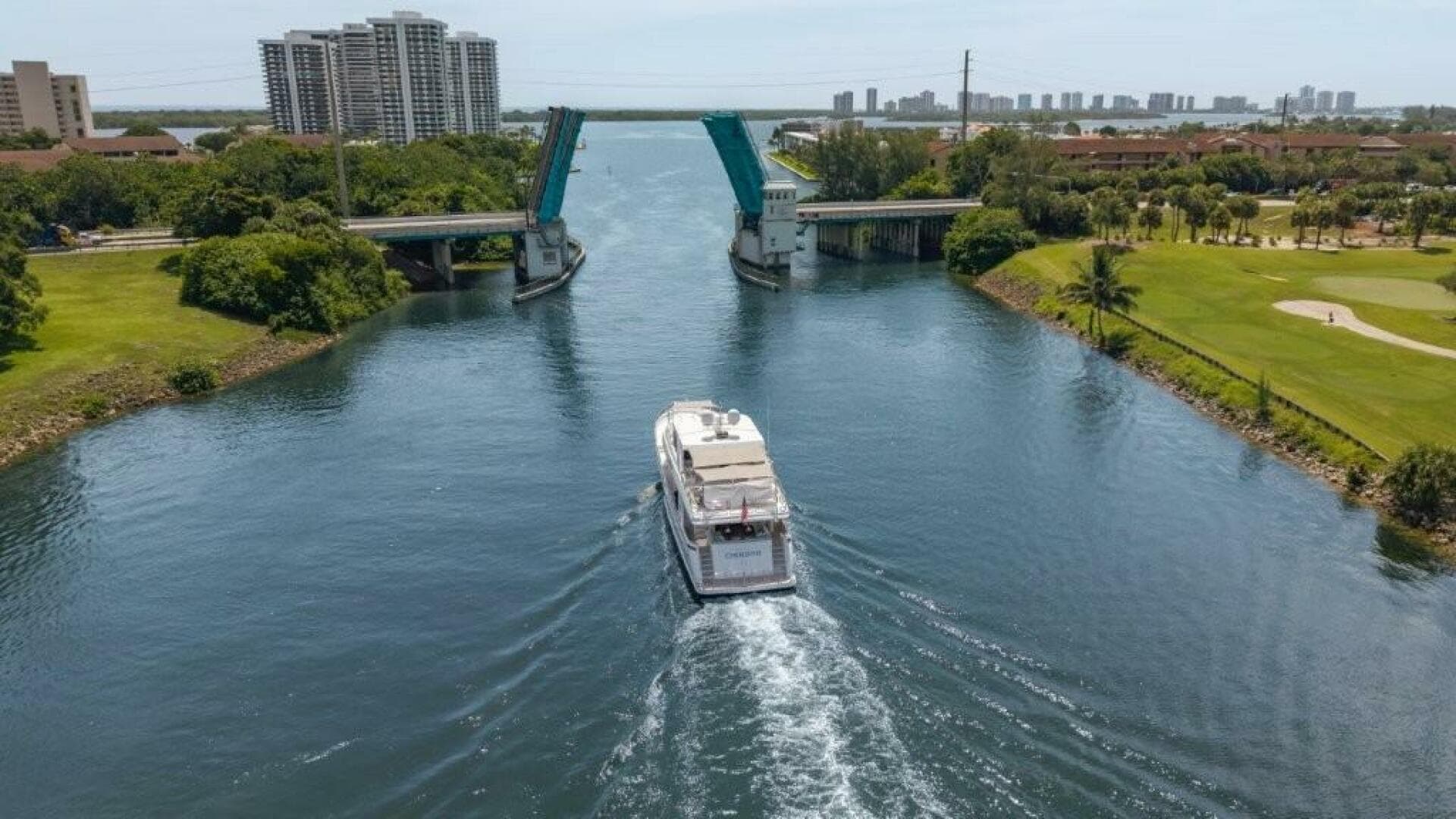 2017 Ocean Alexander — photo 24